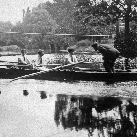 St Hilda's IV 1913 Female rowing team spurred on by their coach | St Hilda's College Archive