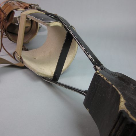 Prosthetic leg Prosthetic leg, akin to those used by limbless soldiers injured in the First World War. | Image courtesy of Royal Pavilion and Museums, Brighton & Hove