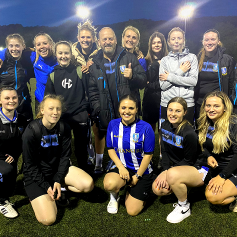 Sheffield Wednesday Ladies team with Dave Higgins, and Emily Higgins (centre front) | Courtesy Dave Higgins